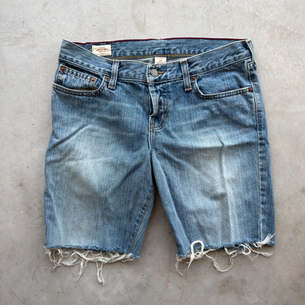 Abercrombie & Fitch Womens Denim Shorts Size 2S Frayed Hem Medium Wash Cotton